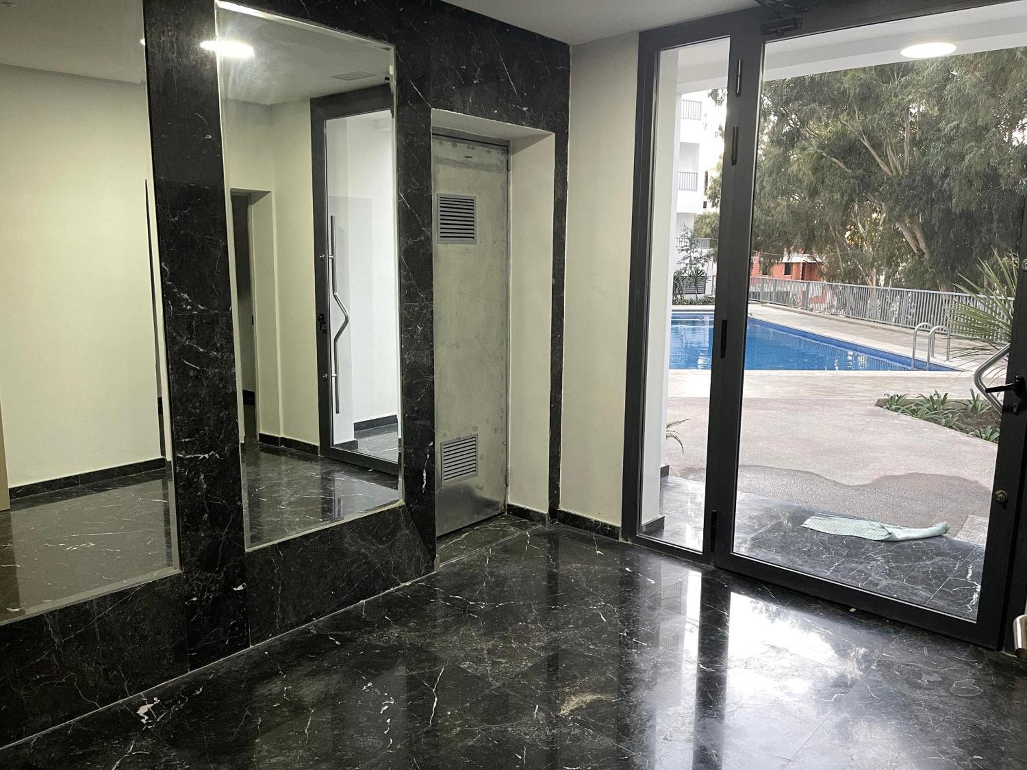 Standing Piscine Et Parking Prive